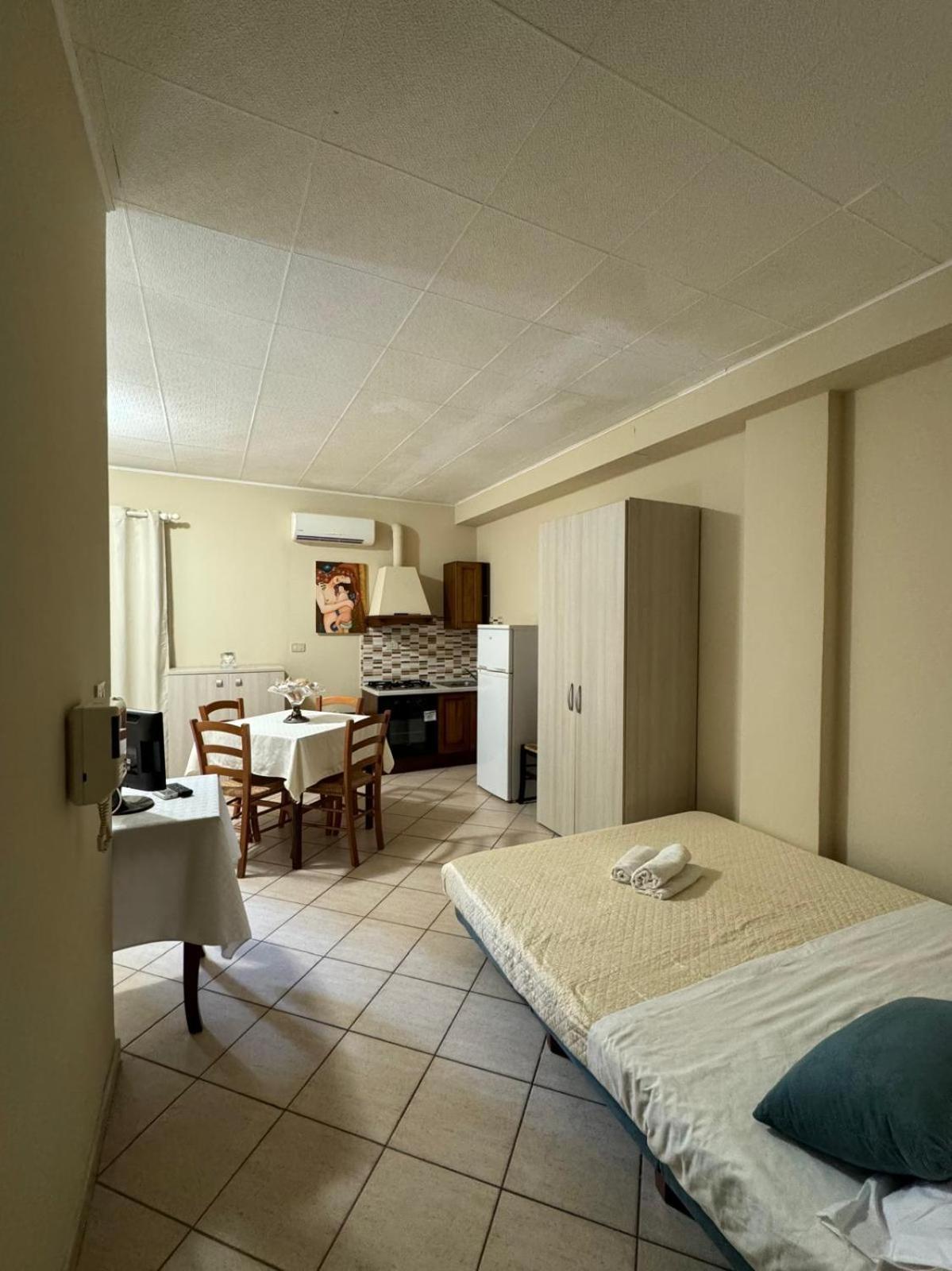 Case Vacanze Di Isabella Stoia Giardini Naxos Exterior photo